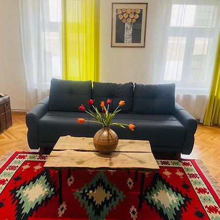 Spacious Stylish Apartment In Old Town シビウ エクステリア 写真