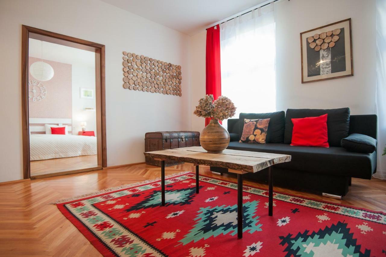 Spacious Stylish Apartment In Old Town シビウ エクステリア 写真
