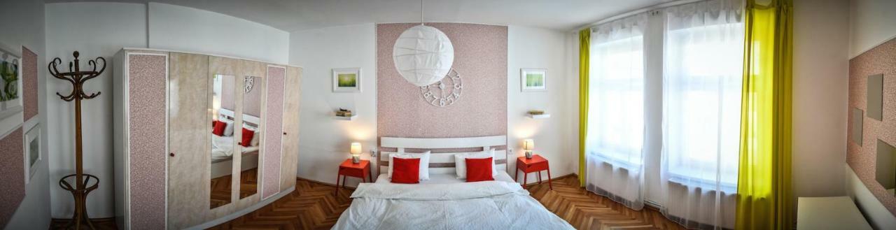 Spacious Stylish Apartment In Old Town シビウ エクステリア 写真